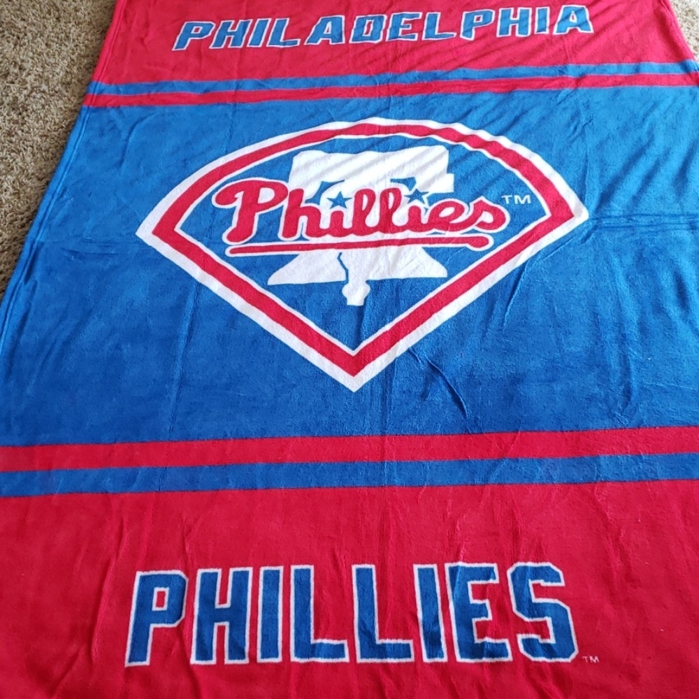 COPY - Philadelphia Phillies throw